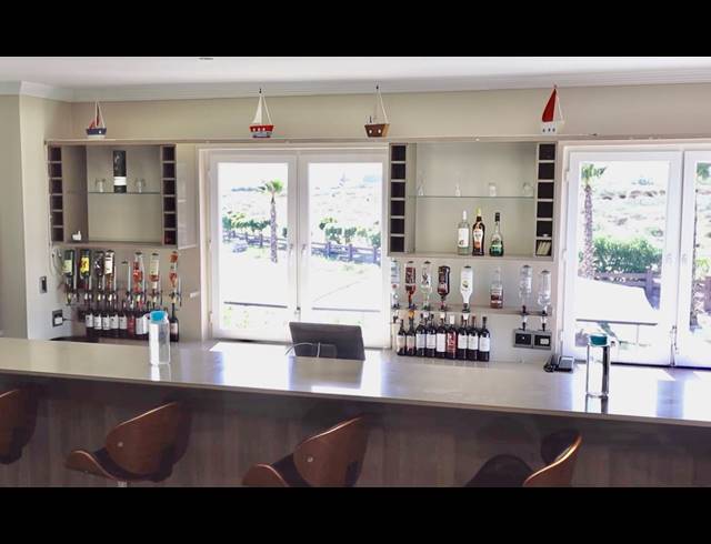 1,000M² HOTEL FOR SALE IN LONG ACRES COUNTRY ESTATE